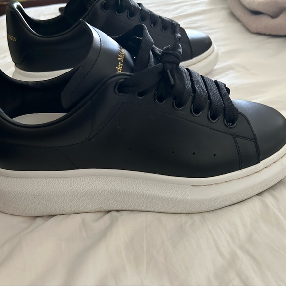 Alexander McQueen - Picture 5 of 9